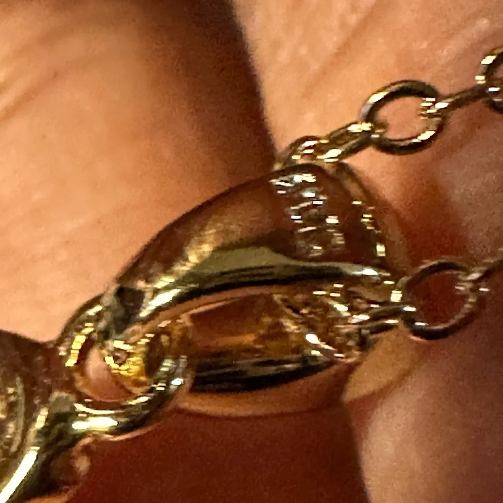 Avon vintage FAVORITE TREASURE PENDANT NECKLACE- LOCK AND KEY - Picture 9 of 15